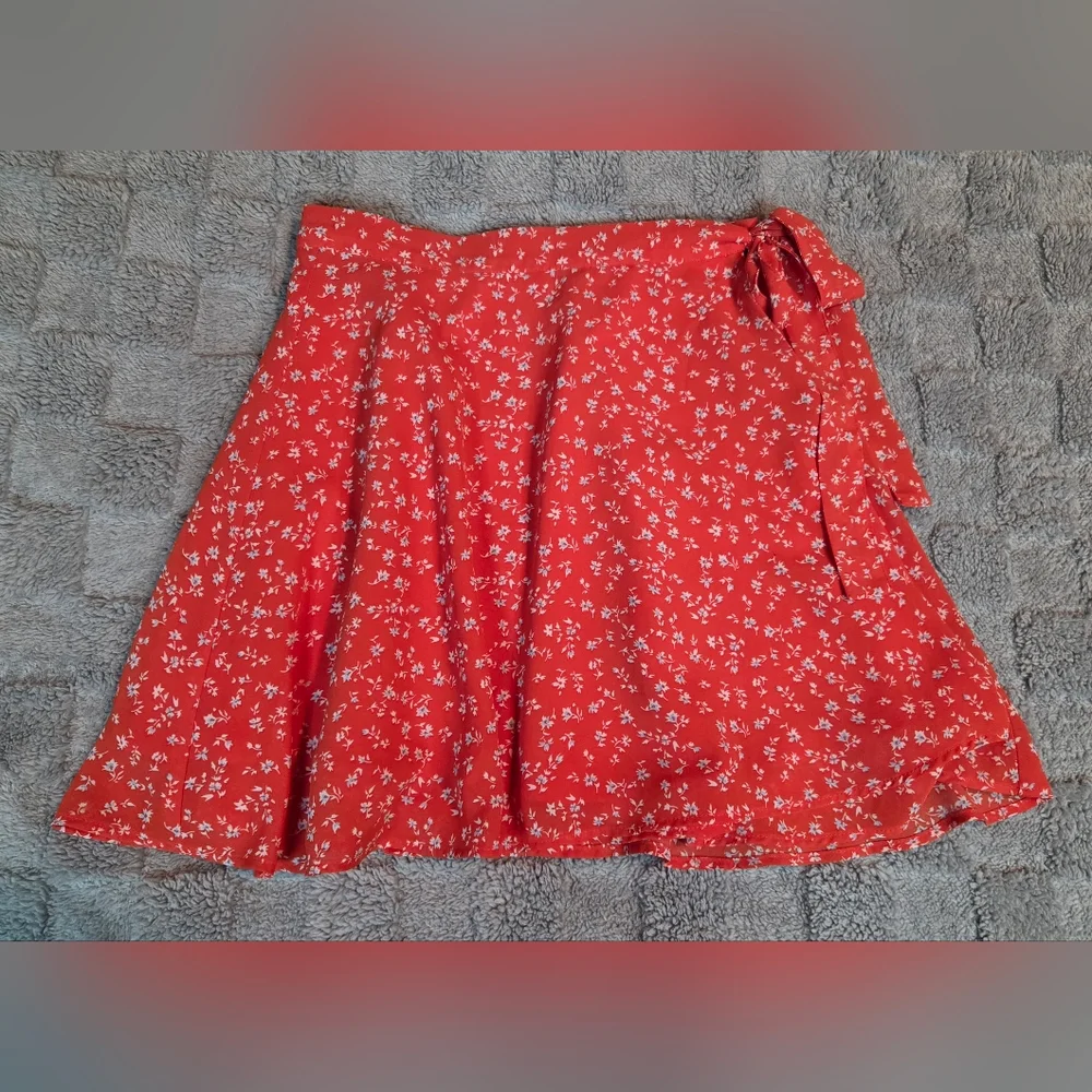 Forever 21 Skirt Womens Size Small Red-Orange Boho Floral Print Wrap Mini Micro - Picture 1 of 8